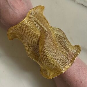 Large artsy gold tone free form sculptural crumpled metal mesh cuff bracelet